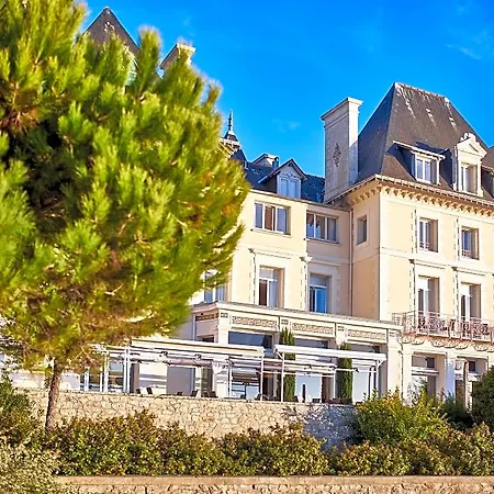 Caroline Hotel