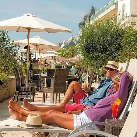 Caroline Hotel